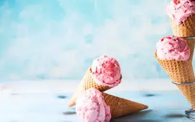 STRAWBERRY CHEESECAKE ICE CREAM