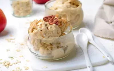 CINNAMON AND CARAMELIZED APPLE ICE CREAM