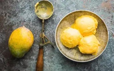 MANGO CHEESECAKE ICE CREAM
