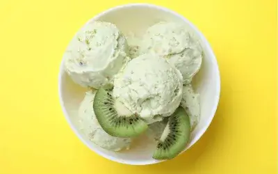 CREAMY KIWI ICE CREAM