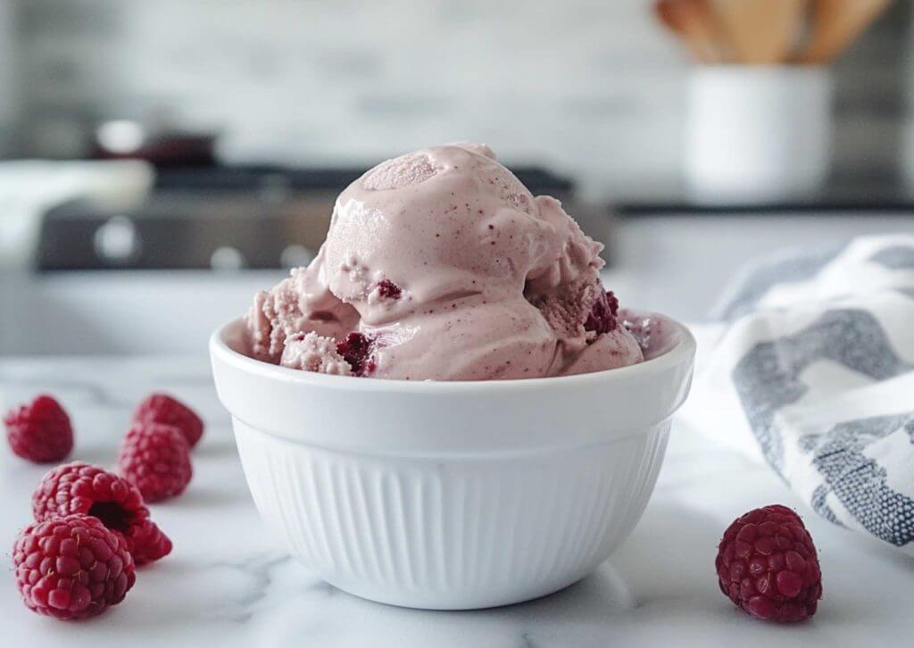 glace chocolat blanc fralboise avec ninja creami.jpg
