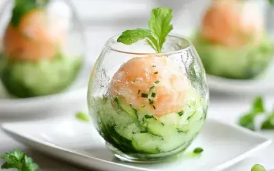 Cucumber-lime and salmon sorbet verrine: a light starter for the holidays